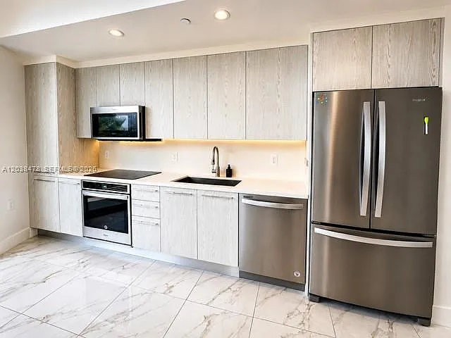 2000 Metropica Way #304 — Photo 27
