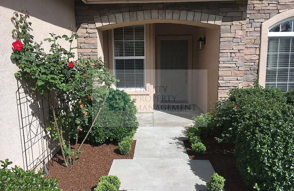 3 bed, 2238 sqft, $3,195 — Photo 2