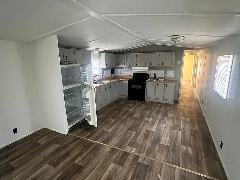 200 Lakeshore Dr — Photo 1