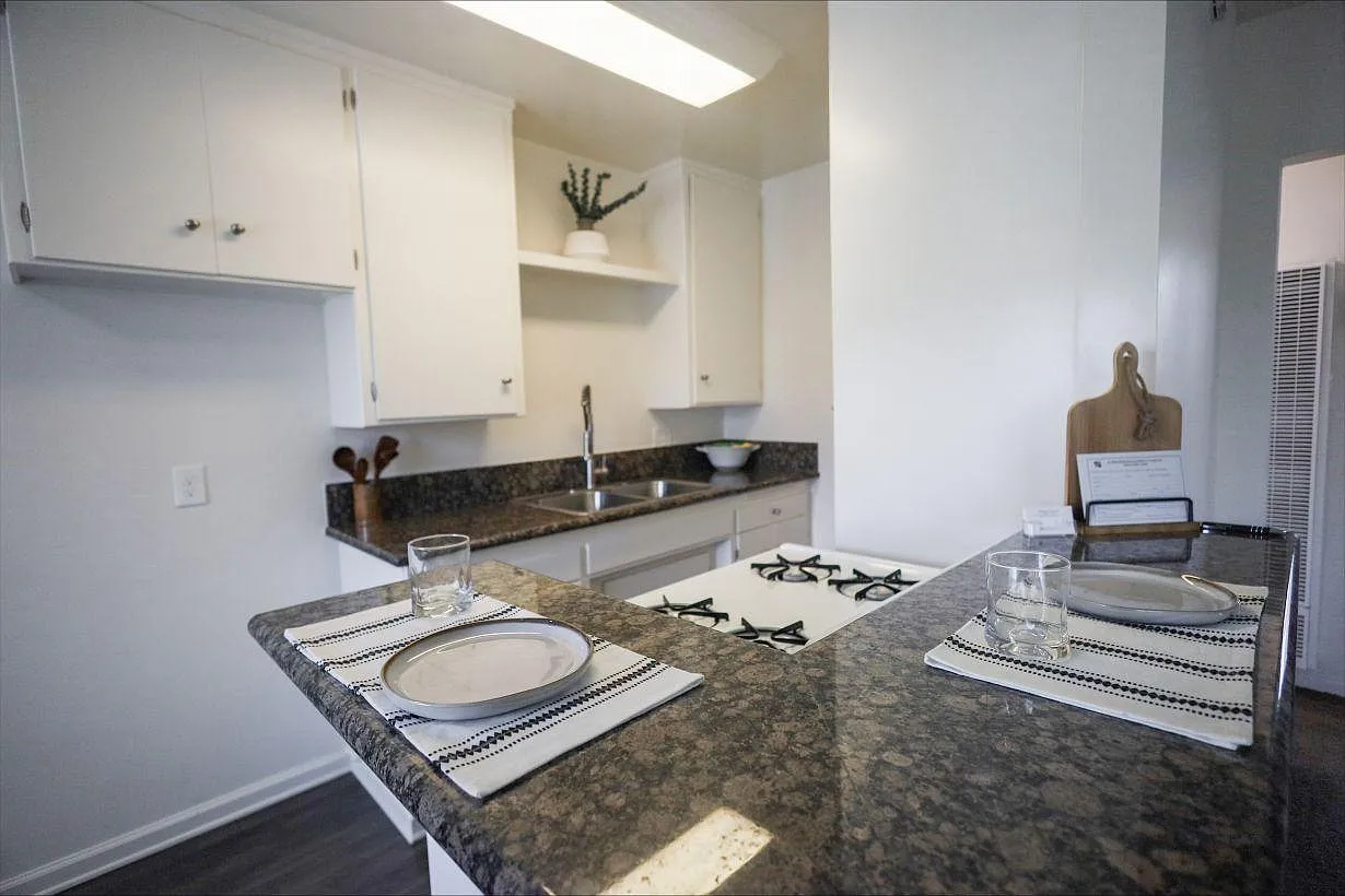 Imperial Village Apartments — Photo 1