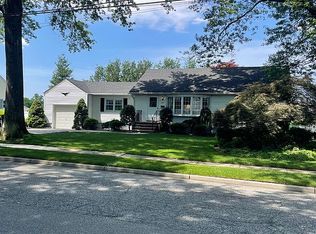 843 Alden Rd, Paramus, NJ 07652
