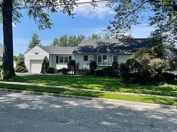 843 Alden Rd, Paramus, NJ 07652