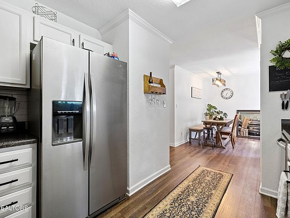 5th image of 7518 Chatham Cir