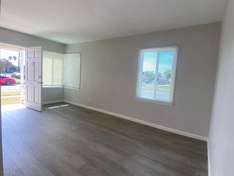 2245 Granada Ave — Photo 3
