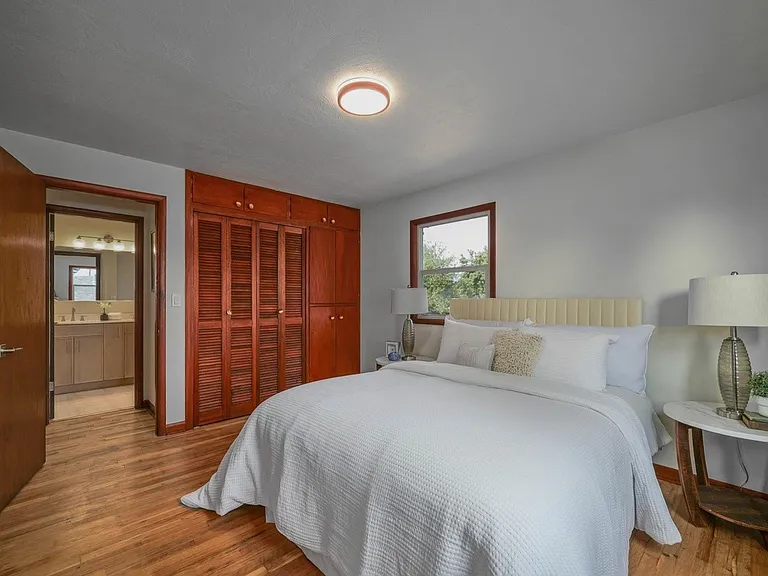 2955 Wedgewood Ct NE — Photo 4