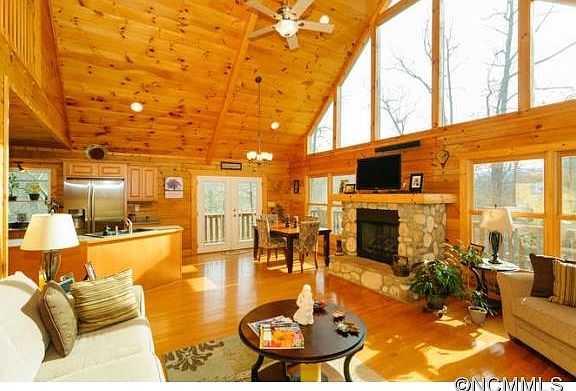 5th image of 46 Adrianne Ln