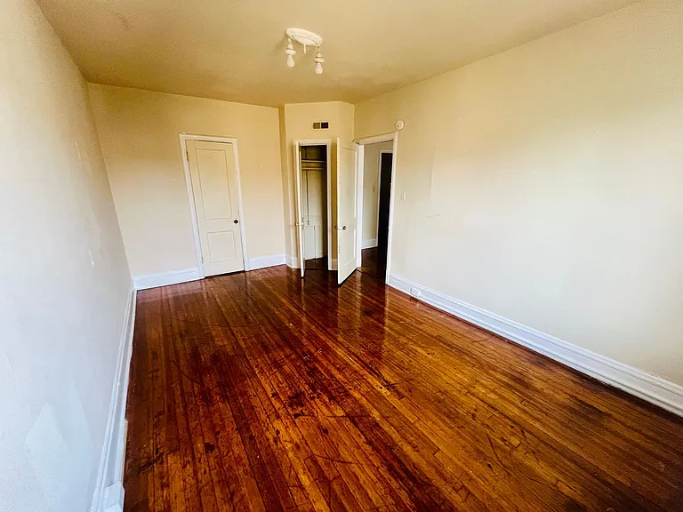 800 N. Sheppard St. — Photo 30