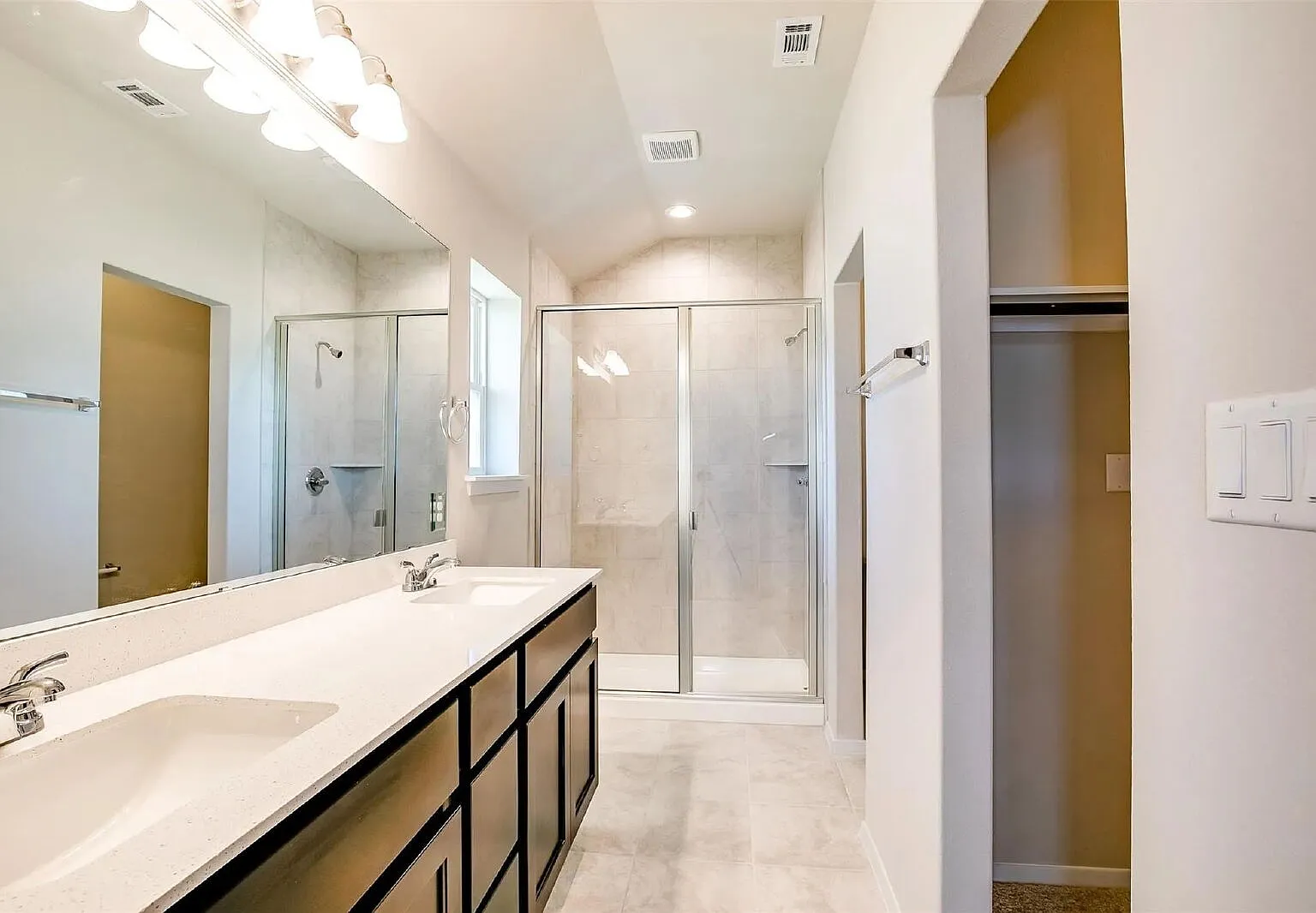 3 bed, 2.5 bath, 1668 sqft, $1,799 — Photo 1