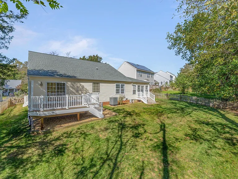 1081 Wintergreen Ln — Photo 46