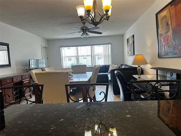 410 SE 2nd St #308 — Photo 5