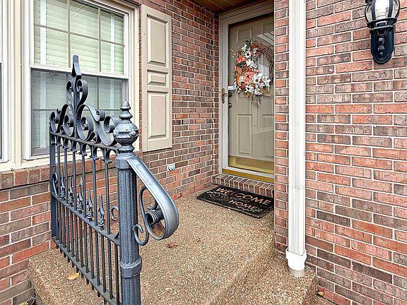 3rd image of 213 Thompson Ave