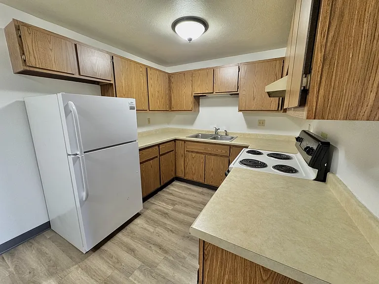 1721 Lenwood Ave #10 — Photo 5