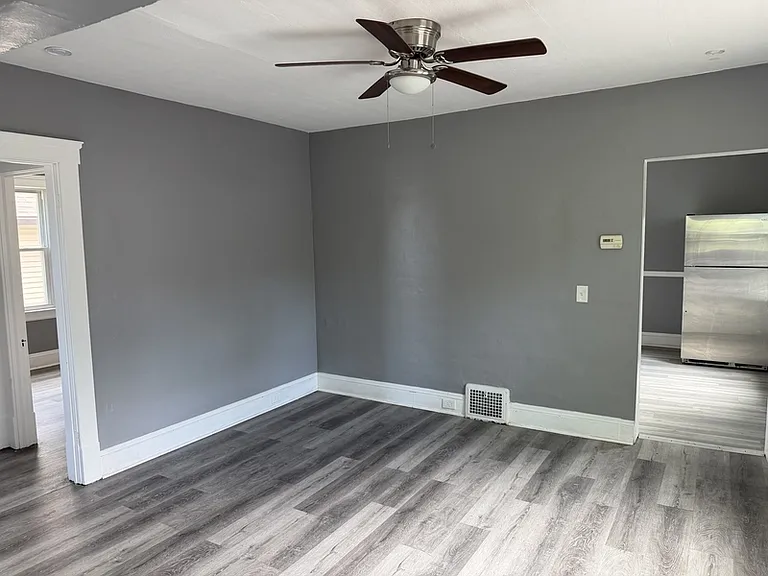 10709 Fidelity Ave — Photo 15