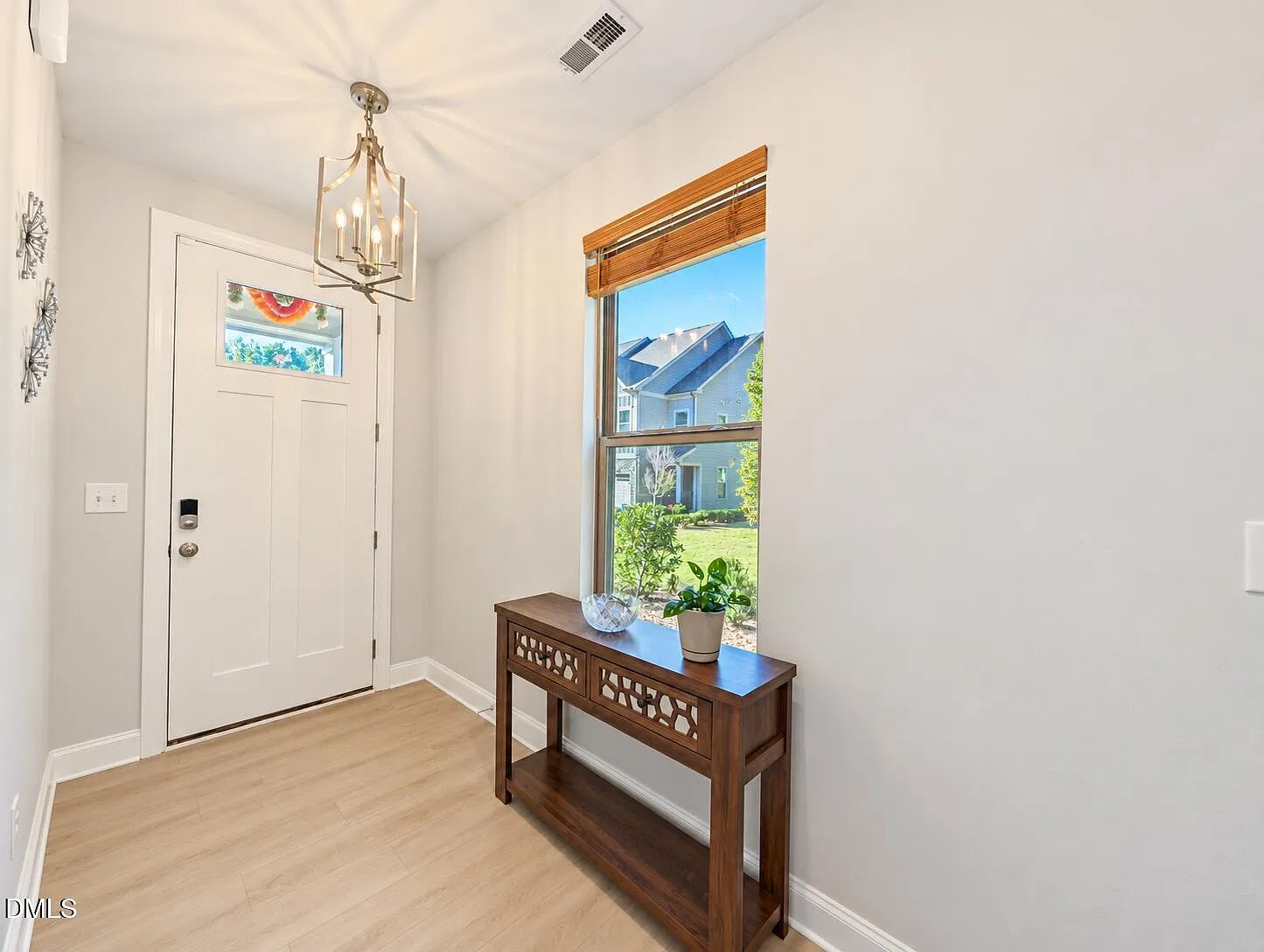 3 bed, 2.5 bath, 2016 sqft, $2,500 — Photo 4