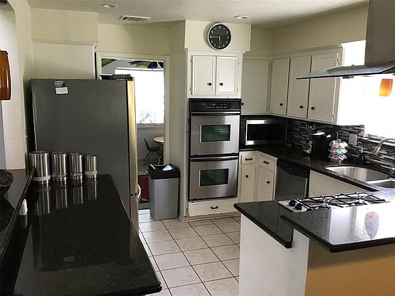 5th image of 10606 Amblewood Dr
