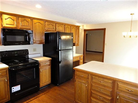 3rd image of 1121 New Harmony Dr