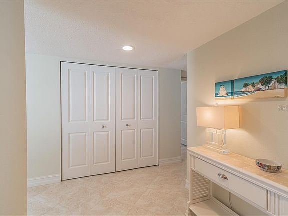 3rd image of 220 Belleview Blvd APT 403