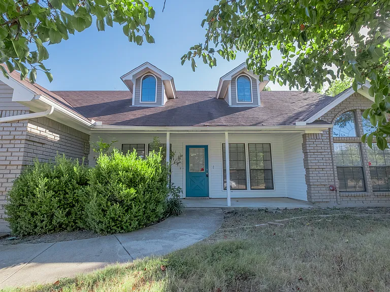 8201 Llano Ave — Photo 2