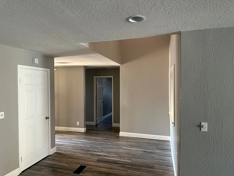 1472 Willow Lake Rd — Photo 4
