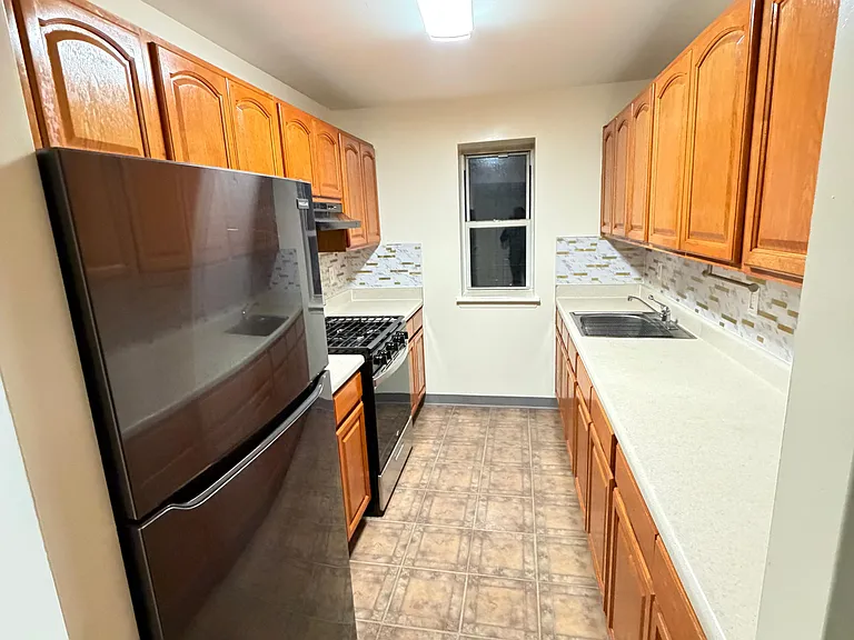 747 Essex St #3 — Photo 5