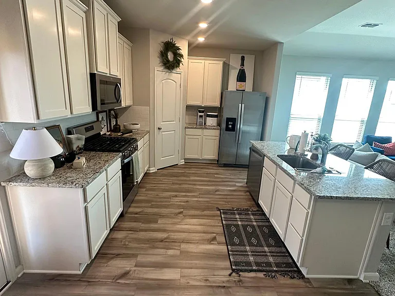 2112 Penaflor Dr — Photo 2