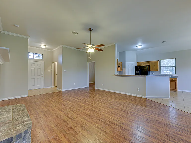 102 Paloma Cir — Photo 8