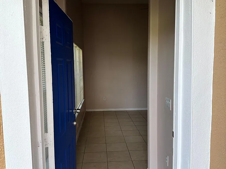 2165 Island Walk Dr — Photo 2