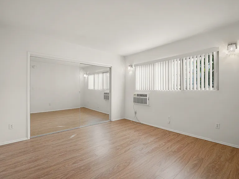 11827 Dorothy St Unit 6_LA360VR-20_02112025