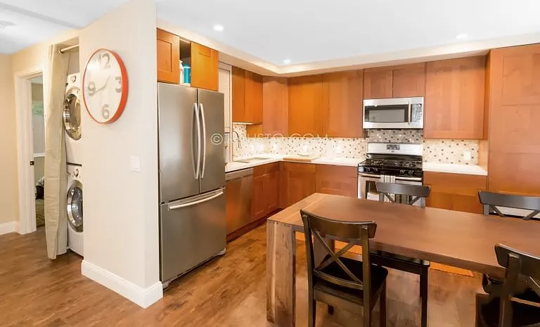 1426 Addison St #B — Photo 2