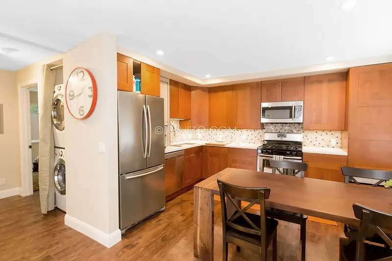 Building Photo - 1426 Addison St #B
