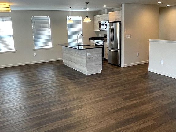 3rd image of 540 Lafayette Rd #201