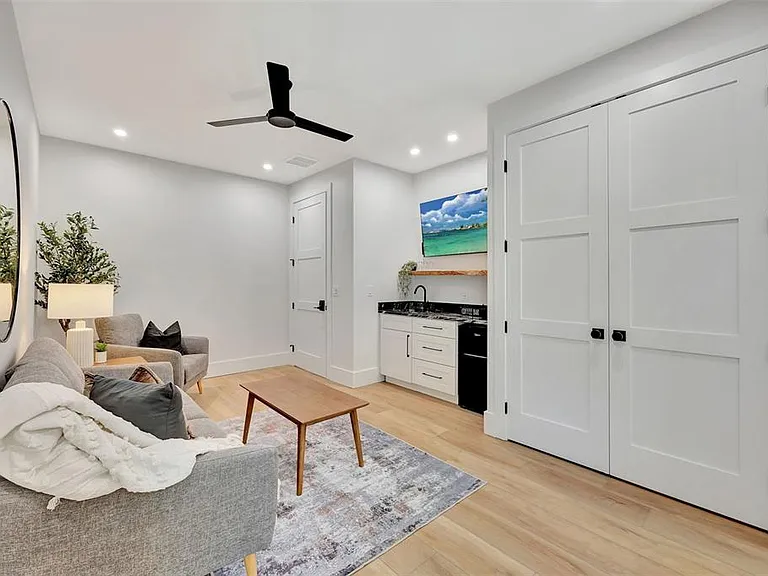331 Albert St — Photo 25