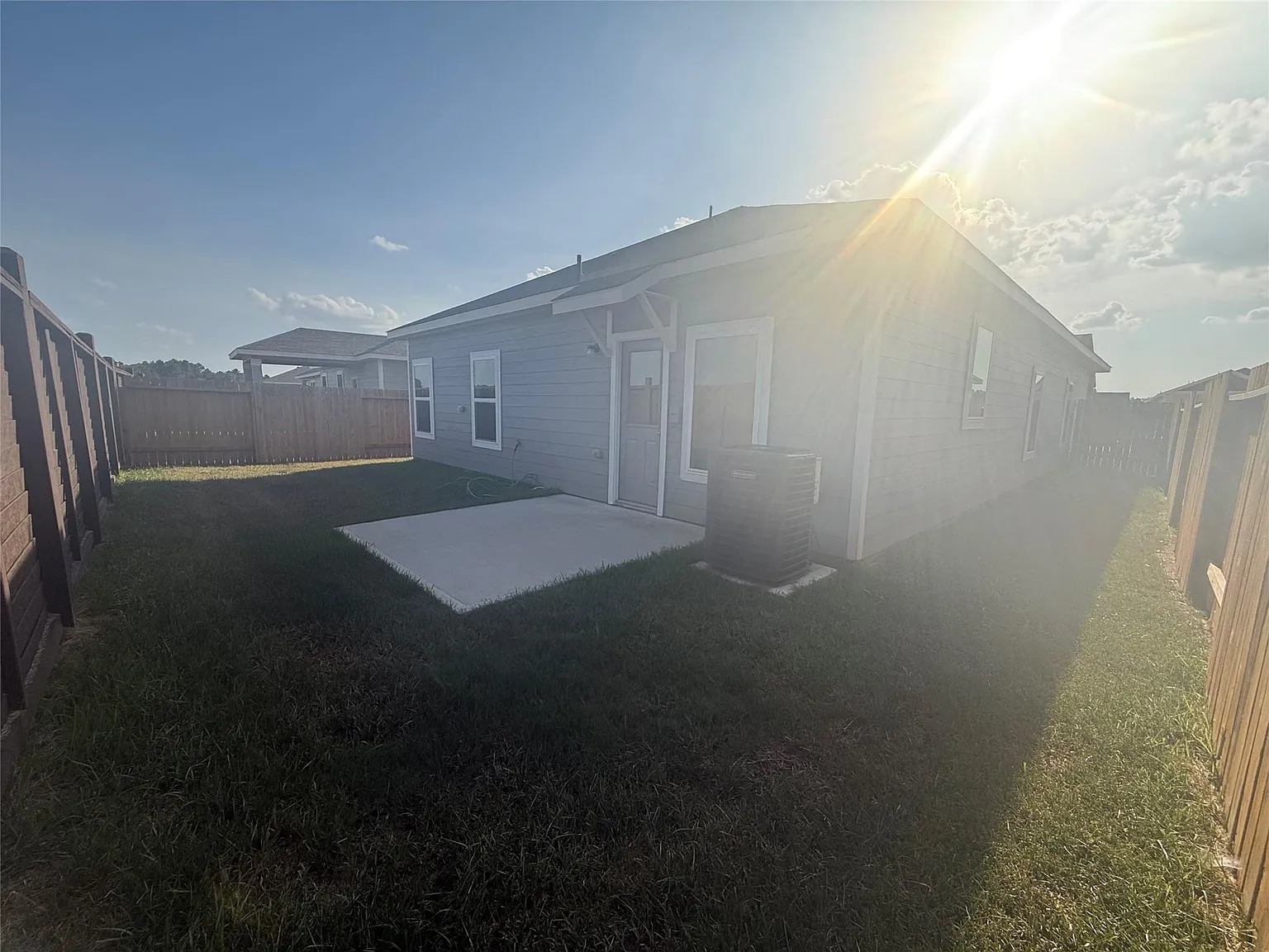 4 bed, 2.0 bath, 1852 sqft, $1,935 — Photo 2