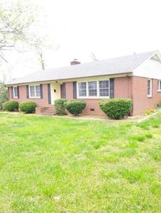 104 W South 6th St, Seneca, SC, 29678
