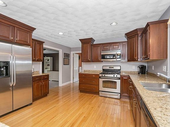 3rd image of 140 Prospect Hill Dr