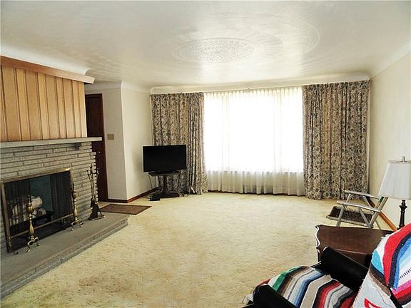 4th image of 2471 Lynnrose Dr