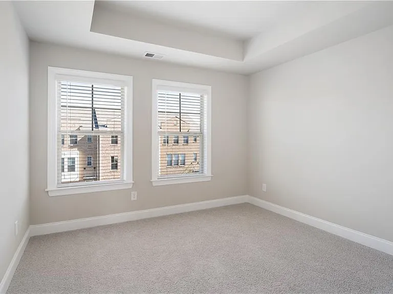 1758 Samantha Bnd — Photo 21