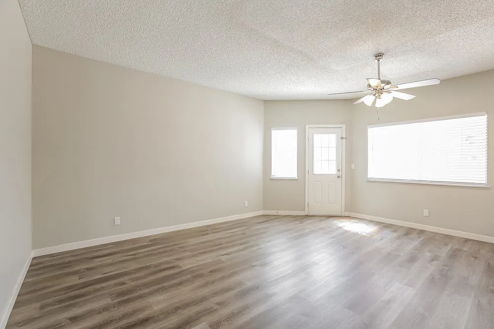 3 bed, 2.5 bath, 1870 sqft, $2,290 — Photo 4