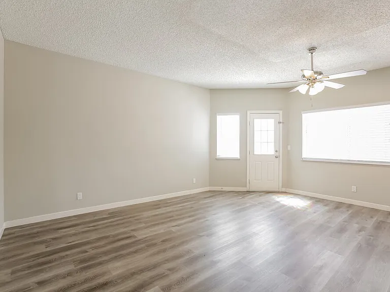 7217 Chesterton Dr — Photo 4