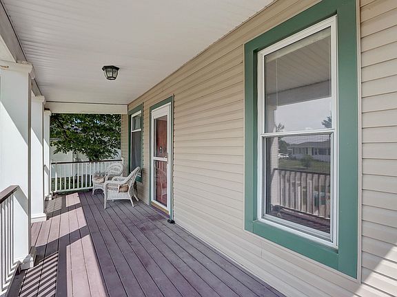 3rd image of 424 Longfield St