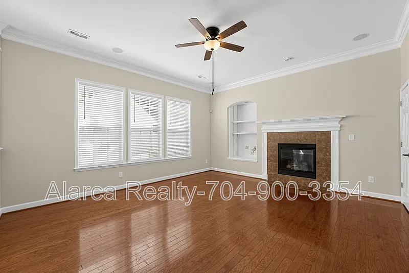 3 bed, 2.5 bath, 2450 sqft, $2,450 — Photo 4