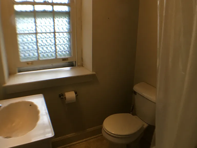 525 W Butler Pike #15 — Photo 8