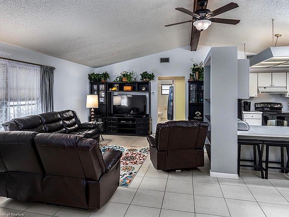 3rd image of 348 Chicago Way NE