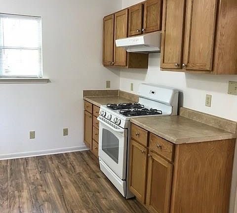 2nd image of 108 S Jernigan St