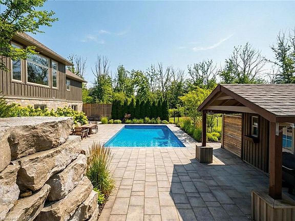 5th image of 46 Woodside Dr