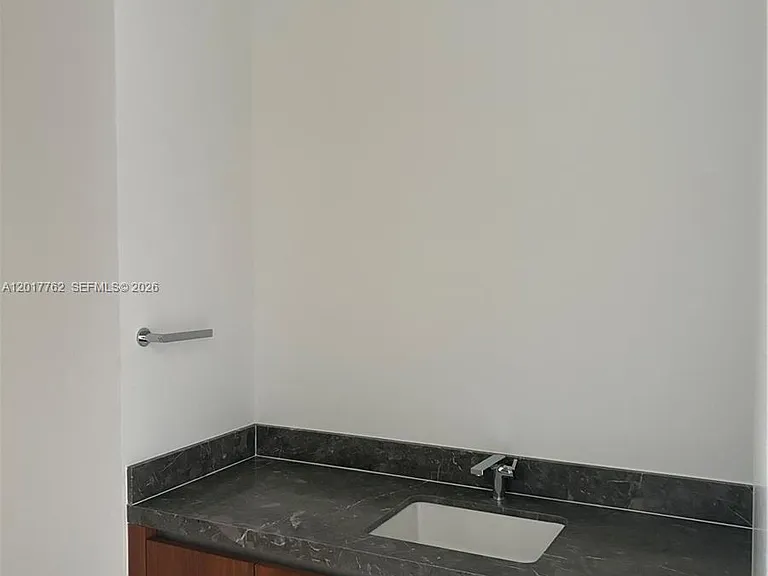 175 SE 25th #602 — Photo 9