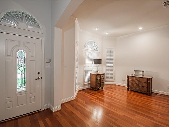 2nd image of 4828 Holly Berry Dr