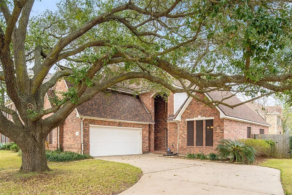 4 bed, 2.5 bath, 2180 sqft, $2,100 — Photo 1