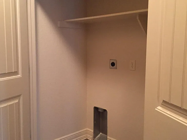 2414 Rivermont Cir #18 — Photo 3