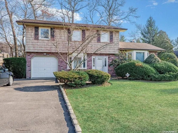 6 Bunker Court, Wheatley Heights, NY 11798
